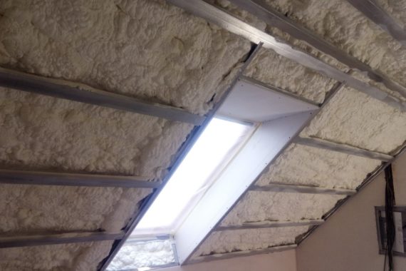 stříkaná izolace podkroví, PUR pěna, izolace pěnou