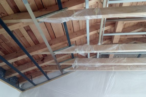 stříkaná izolace podkroví, izolace pěnou, PUR izolace, PUR pěna, stříkaná izolace