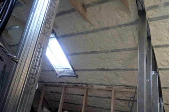 tepelná izolace střechy - podkroví, stříkaná izolace, PUR pěna