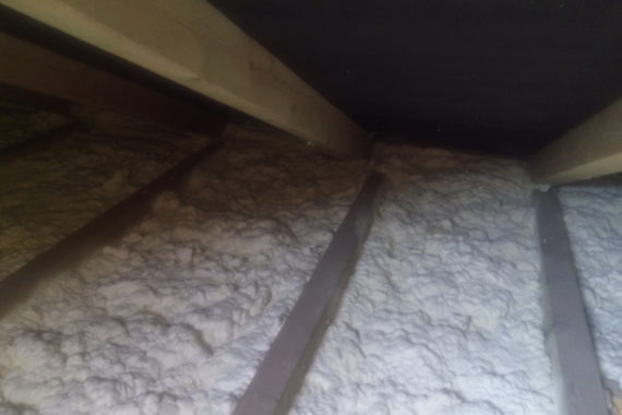 tepelná izolace podlahy, stříkaná izolace, chytrá izolace, PUR pěna