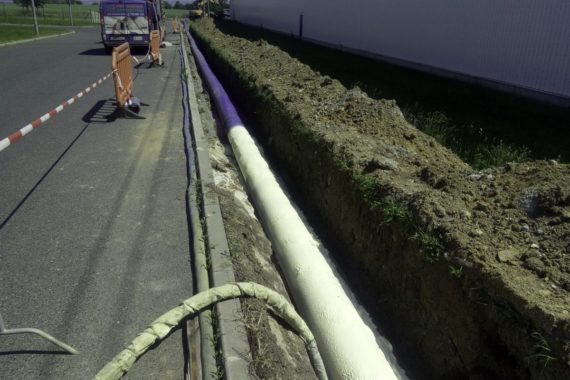 stříkaná izolace potrubí, průmyslová izolace, PUR pěna, teplá pěna, chytrá izolace