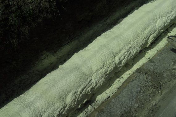 průmyslová izolace potrubí, stříkaná izolace, izolace pěnou, PUR izolace, teplá pěna