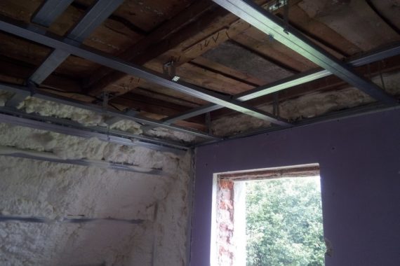zateplení stěn a stropu, stříkaná izolace, izolace pěnou