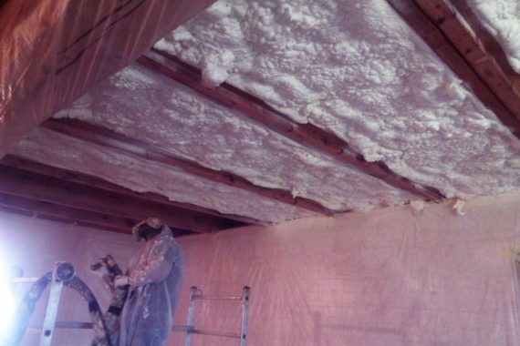 zateplení stropu, rekonstrukce domu, stříkaná izolace