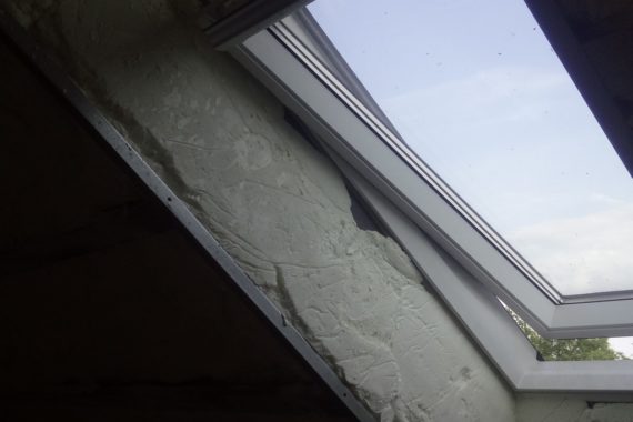 izolace oken do špalet PUR pěnou, stříkaná izolace