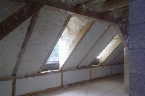 Tepelná izolace podkroví, stříkaná izolace Mimoň, PUR pěna
