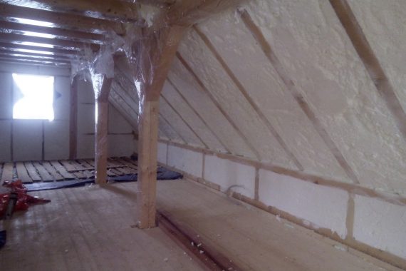 Stříkaná izolace Mimoň, zateplení Mimoň, PUR pěna Mimoň